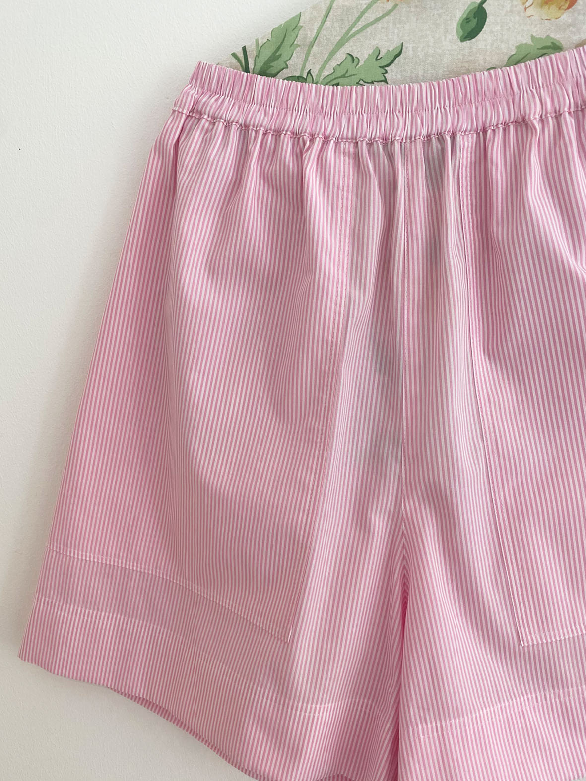 WIDE BERMUDA SHORTS / PINK STRIPES / WOMEN