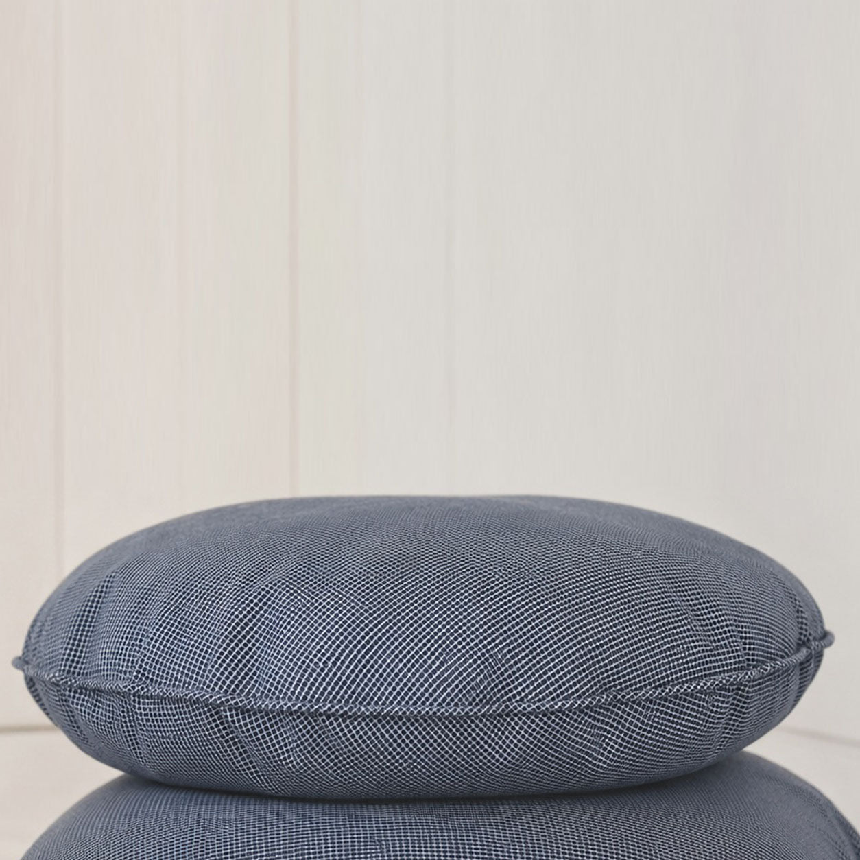 ROUND PILLOW CASE // BLUE CHECK